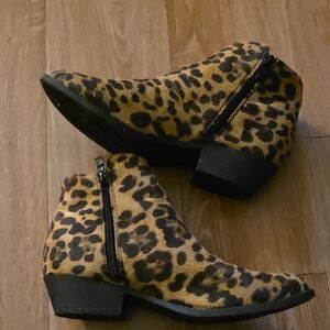 TOP Moda Leopard Print Ankle Boots Size 8.5